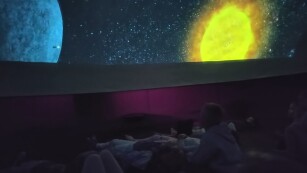 Seans w planetarium